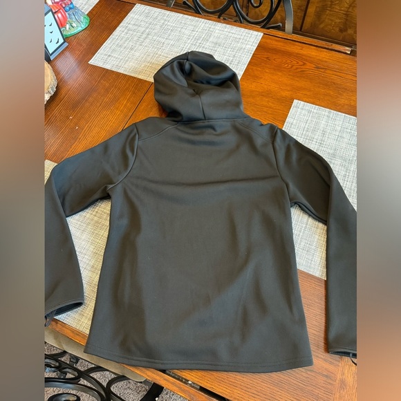 RealTree Women’s small Hoodie, zip pockets, built in neck warmer, Like New! - Picture 3 of 3